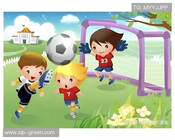 足球星逗比头像女孩：活力四射的球场少女，笑容传递无限正能量